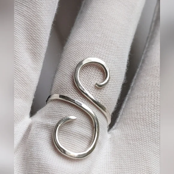 Artisan Sterling Silver Spiral Ring - Picture 3 of 15